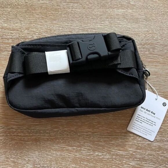 Lululemon Everywhere Belt Bag Pale Black - Picture 3 of 5